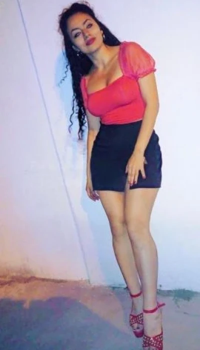 Hot NONI dominatrix