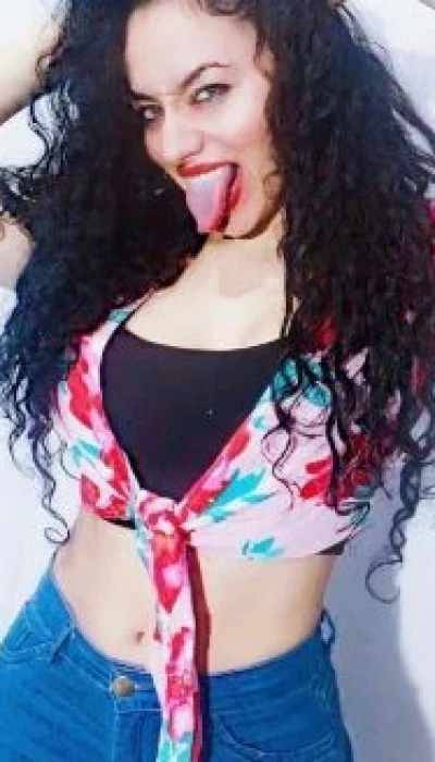 Hot NONI dominatrix