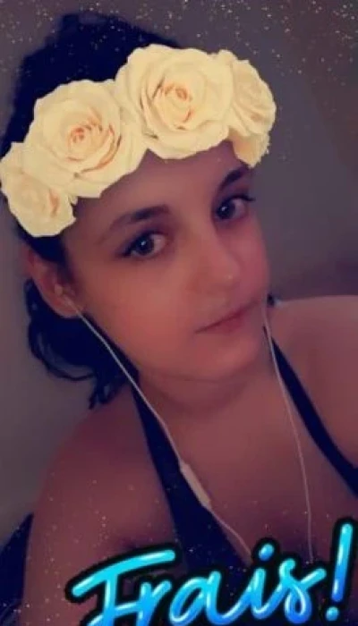 Jolie brune