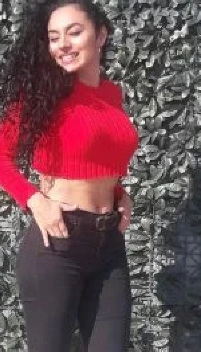 Hot NONI dominatrix