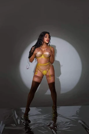 Sonya dominatriz