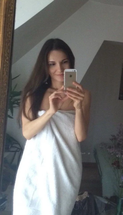 Ashley_Paris