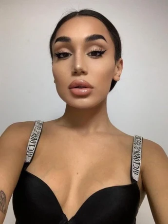 Ladyboy Leya