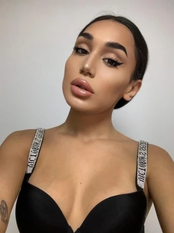 Ladyboy Leya