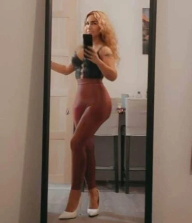 Nadia ts