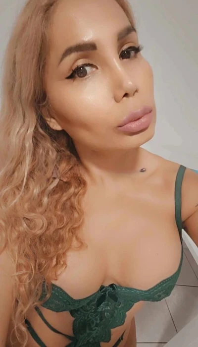 Nadia ts