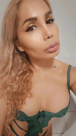 Nadia ts
