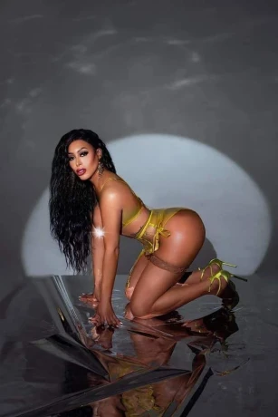 Sonya dominatriz